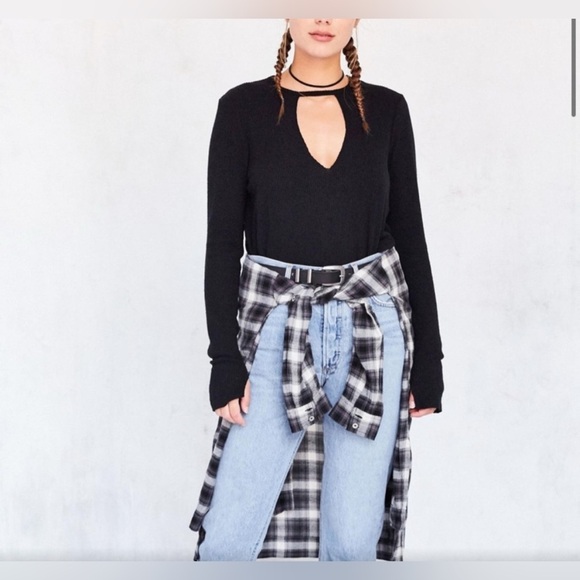 Urban Outfitters Cutout Top - Picture 2 of 9